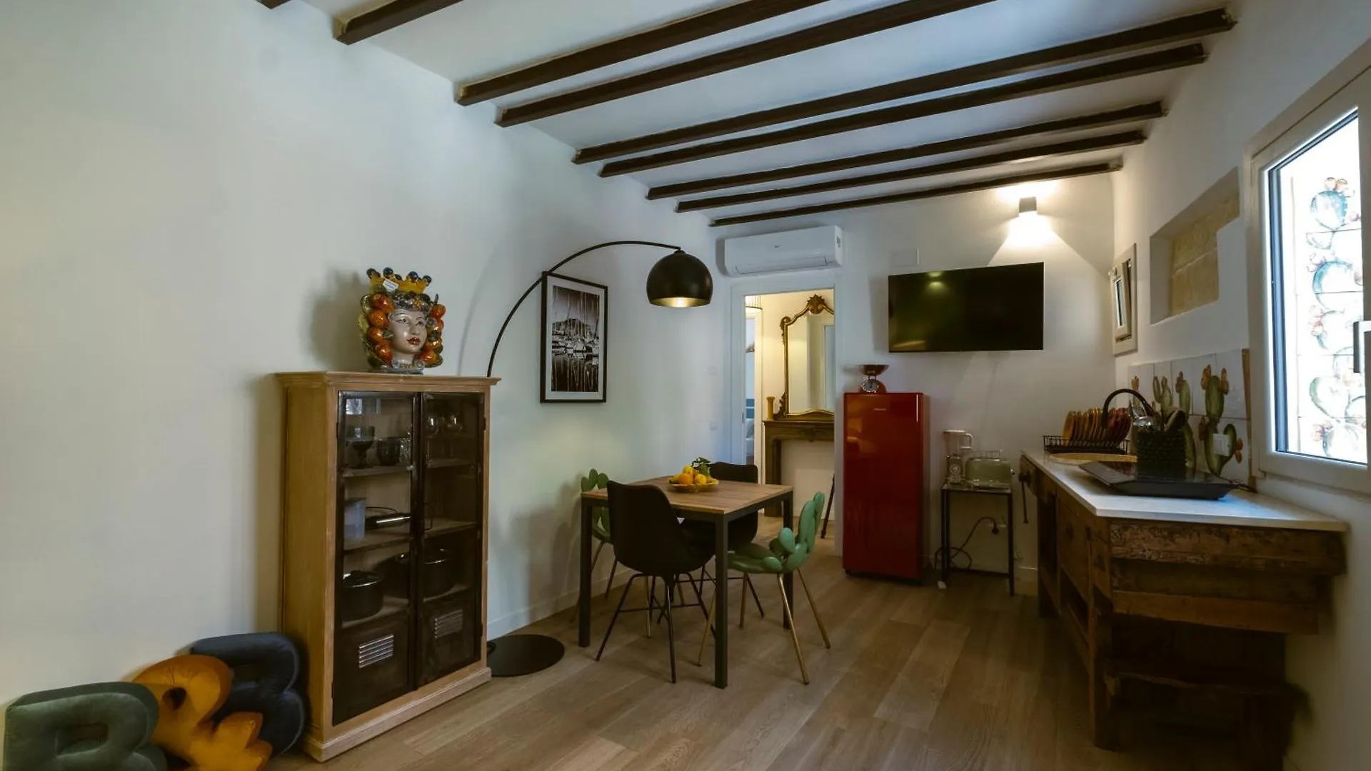 Royal House Palermo Apartment 0*,